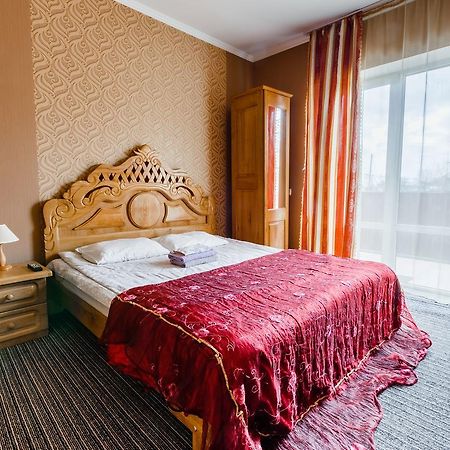 Everest Ivano-Frankivsk Exterior photo