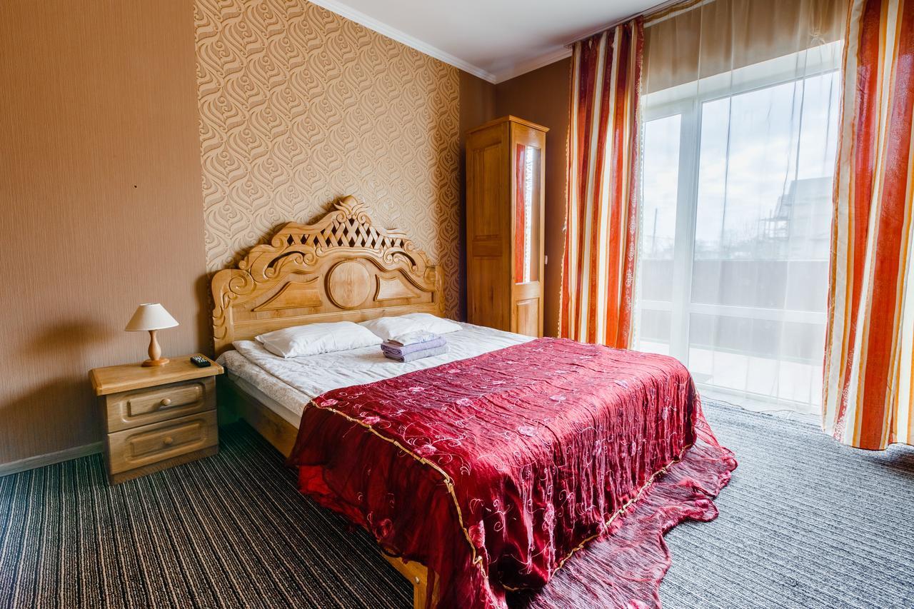 Everest Ivano-Frankivsk Exterior photo